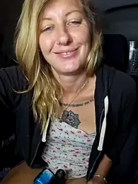 SheIsSomething — Stripchat recorded stream image, 09.10.2025 00:10