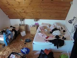voyeurcam-julmodels-whitebed-2 — Camsoda recorded stream screenshot (09 Oct 2025)