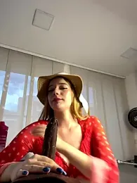 NicoleCut — Stripchat recorded stream image, 14.10.2025 10:20