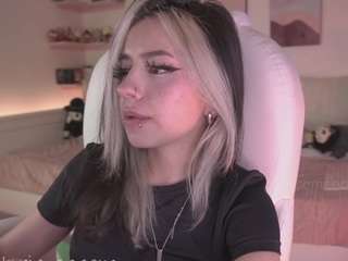 andromeedaa — Camsoda recorded stream image, 14.10.2025 21:30