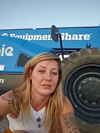 SheIsSomething — Stripchat recorded stream image, 14.10.2025 23:50