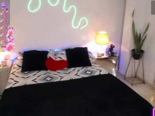 vannesahills — Camsoda recorded stream image, 15.10.2025 16:30