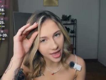 glossybabe_ — Chaturbate recorded stream image, 17.10.2025 07:20