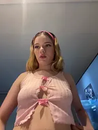 NicoleCut — Stripchat recorded stream image, 18.10.2025 11:00