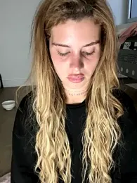 EmiliaCatalina — Stripchat recorded stream image, 19.10.2025 19:00
