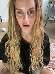 EmiliaCatalina — Stripchat recorded stream image, 19.10.2025 19:00
