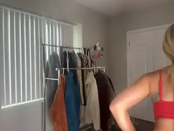 meggsworld — Stripchat recorded stream image, 20.10.2025 19:00