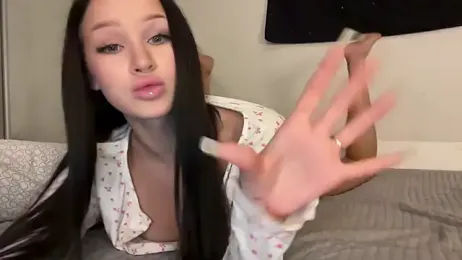 ur_molly — Stripchat recorded stream image, 21.10.2025 02:00