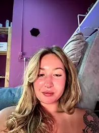 Rimmahottes — Stripchat recorded stream image, 21.10.2025 00:00