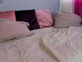 mollyybloom — Camsoda recorded stream image, 22.10.2025 15:00