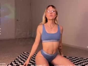 petitebrat — Chaturbate recorded stream screenshot (22 Oct 2025)