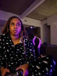 Your_Paris — Stripchat recorded stream image, 25.10.2025 04:10