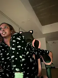 Your_Paris — Stripchat recorded stream image, 25.10.2025 04:10