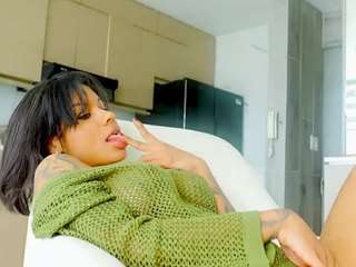 laurensaenz — Camsoda recorded stream screenshot (28 Oct 2025)