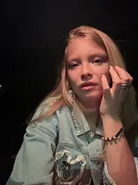 AnastasiaAniess — Stripchat recorded stream image, 31.10.2025 21:40