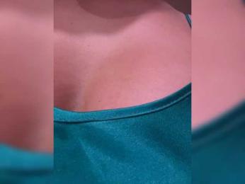 Sugarbaby33 — Bongacams recorded stream screenshot (01 Nov 2025)