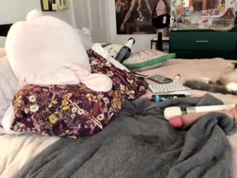 eve003300 — Chaturbate recorded stream image, 04.11.2025 00:30