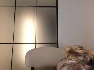moonlovee — Camsoda recorded stream image, 10.11.2025 08:20