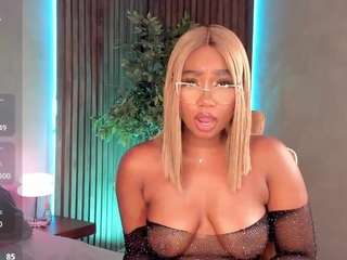 alison-mooon — Camsoda recorded stream image, 12.11.2025 22:50