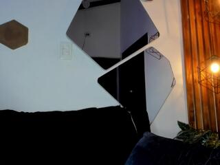 Lesly Bailey — Flirt4free recorded stream screenshot (14 Nov 2025)