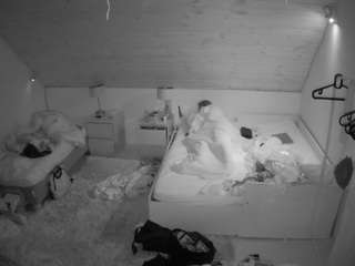 voyeurcam-julmodels-whitebed-2 — Camsoda recorded stream screenshot (10 Nov 2025)