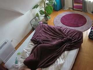 voyeurcam-julmodels-whitebed-4 — Camsoda recorded stream image, 11.11.2025 07:00