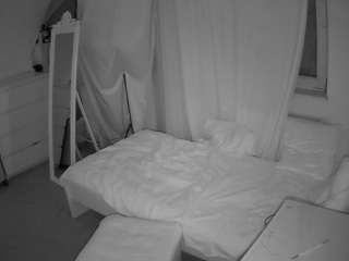 voyeurcam-julmodels-reallife-3 — Camsoda recorded stream image, 04.11.2025 10:00