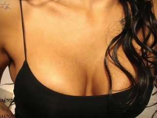 laurensaenz — Camsoda recorded stream screenshot (18 Nov 2025)