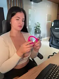 Carolina_Novoa — Stripchat recorded stream screenshot (18 Nov 2025)