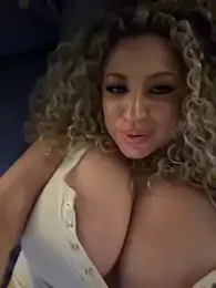 miamellycious — Stripchat recorded stream image, 19.11.2025 04:00