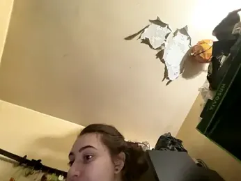 Snowbunnycake_131 — Stripchat recorded stream screenshot (19 Nov 2025)