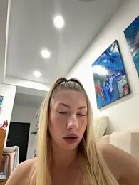 LuisaBecker — Stripchat recorded stream screenshot (21 Nov 2025)