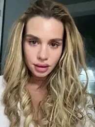 EmiliaCatalina — Stripchat recorded stream image, 22.11.2025 23:10