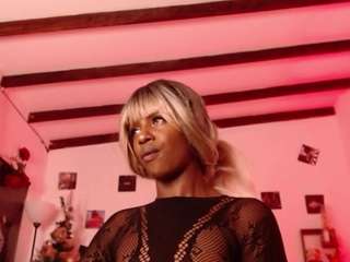 irisallen — Camsoda recorded stream screenshot (28 Nov 2025)