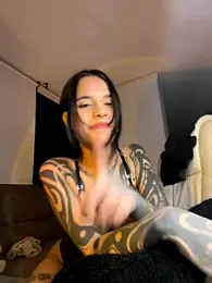 alessia_iris19 — Stripchat recorded stream screenshot (30 Nov 2025)