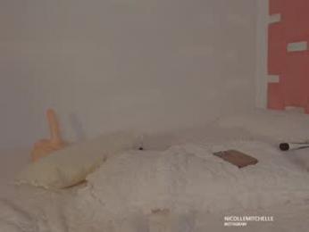 nicolle_mitchelle — Chaturbate recorded stream screenshot (30 Nov 2025)