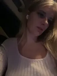 Betsy — Stripchat recorded stream image, 07.12.2025 17:00