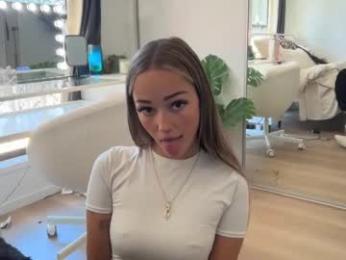 luvlivvyy — Chaturbate recorded stream image, 09.12.2025 01:00