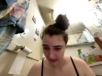 Snowbunnycake_131 — Stripchat recorded stream screenshot (10 Dec 2025)