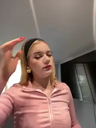 NicoleCut — Stripchat recorded stream image, 13.12.2025 21:10