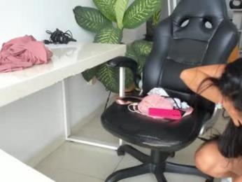 emillybrowm — Chaturbate recorded stream screenshot (15 Dec 2025)