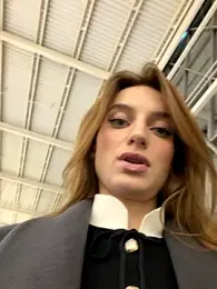 -AngelAri- — Stripchat recorded stream image, 17.12.2025 20:00