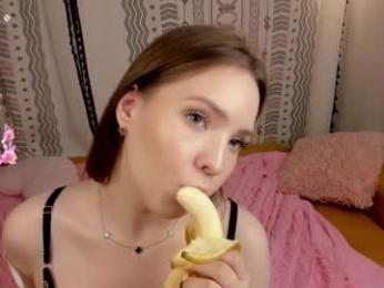 little_poetry — Chaturbate recorded stream image, 17.12.2025 22:10