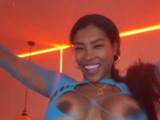 saamytits — Camsoda recorded stream image, 18.12.2025 02:00