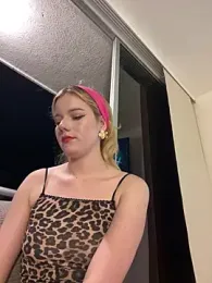 NicoleCut — Stripchat recorded stream image, 19.12.2025 23:40