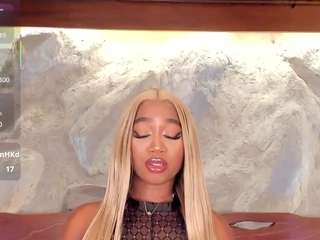 alison-mooon — Camsoda recorded stream image, 19.12.2025 22:00