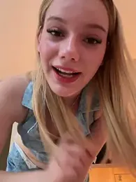 NicoleCut — Stripchat recorded stream image, 27.02.2025 11:00