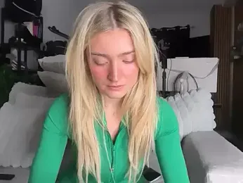 meggsworld — Stripchat recorded stream image, 23.12.2025 17:50