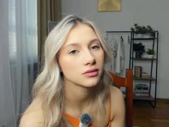 glossybabe_ — Chaturbate recorded stream image, 24.12.2025 07:40