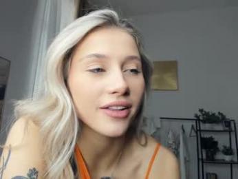glossybabe_ — Chaturbate recorded stream image, 24.12.2025 07:40